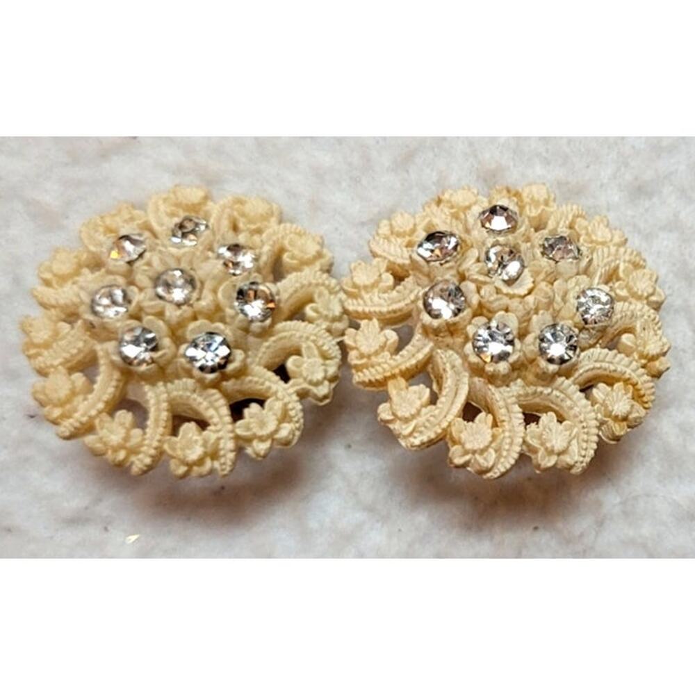 Carved Featherweight Celluloid Vtg Clip Earrings Cream Rhinestones Round Ornate